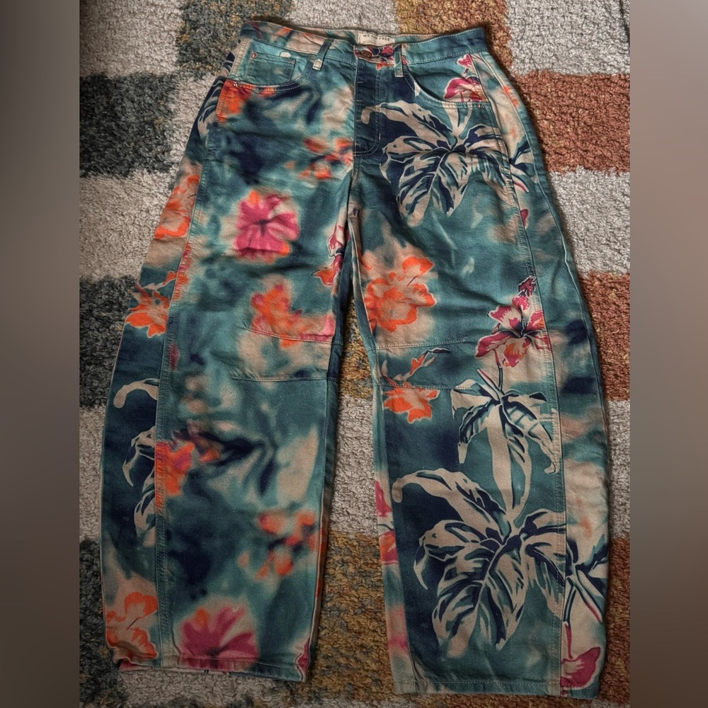 We The Free Good Luck Printed Barrel Jeans size 27 NWOT
